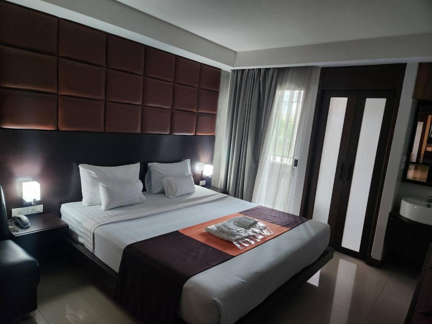 Collection O The Bangkok Cha Cha Suite Luaran gambar