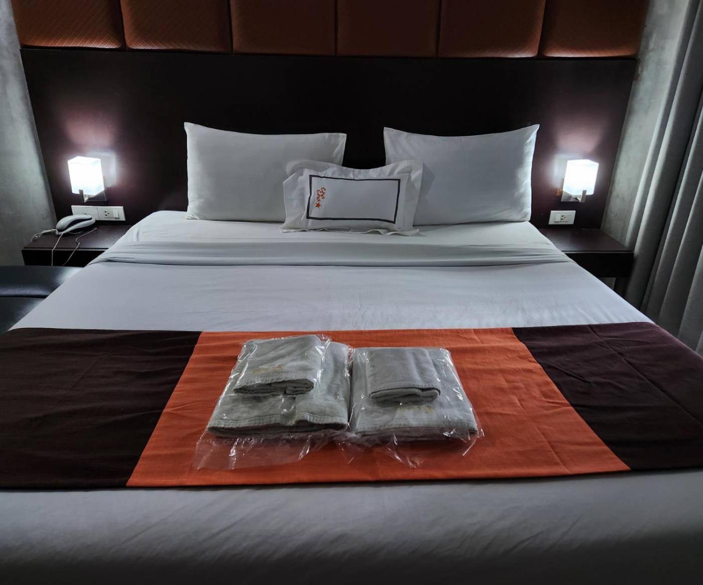 Collection O The Bangkok Cha Cha Suite Luaran gambar