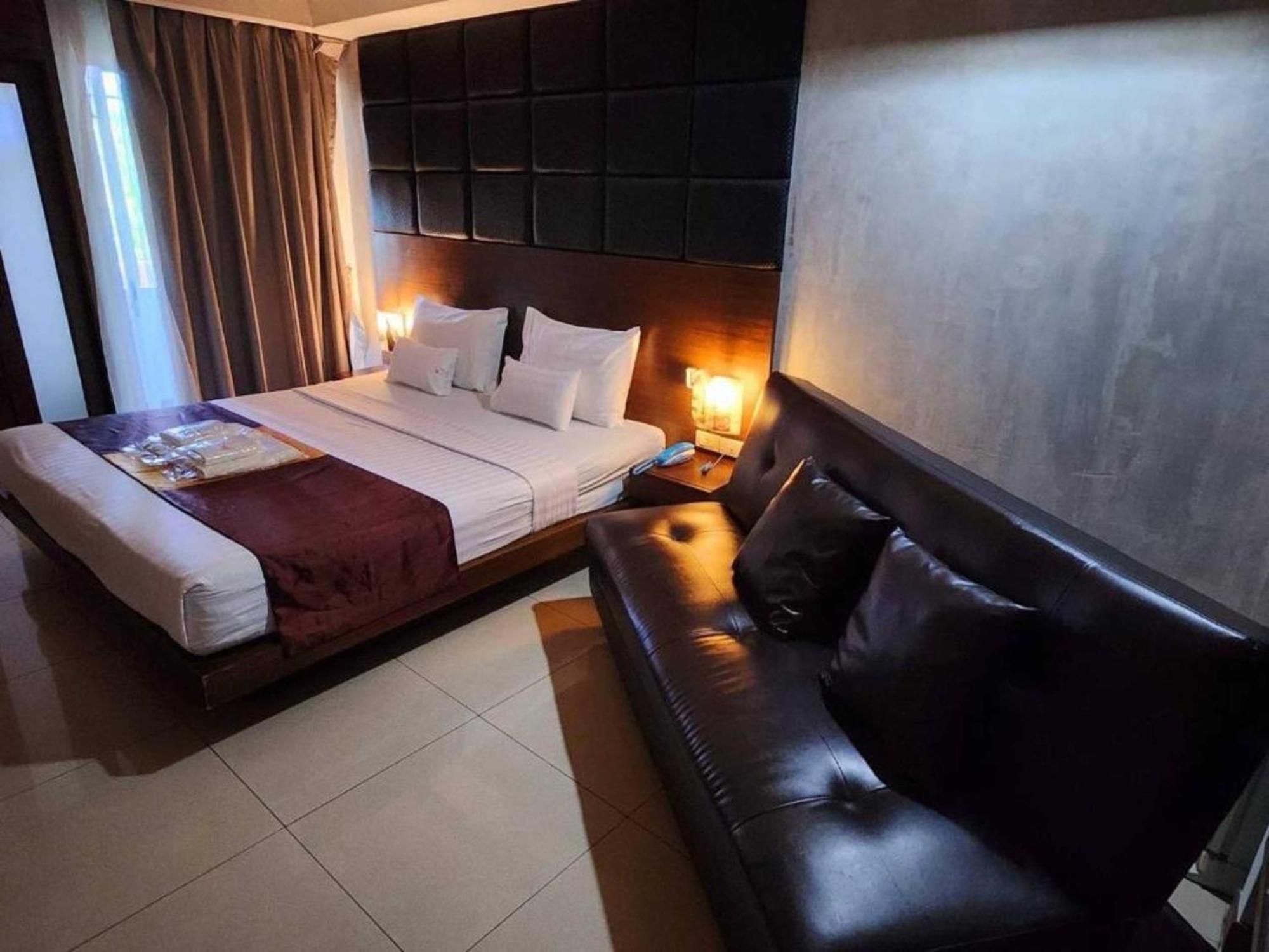 Collection O The Bangkok Cha Cha Suite Luaran gambar